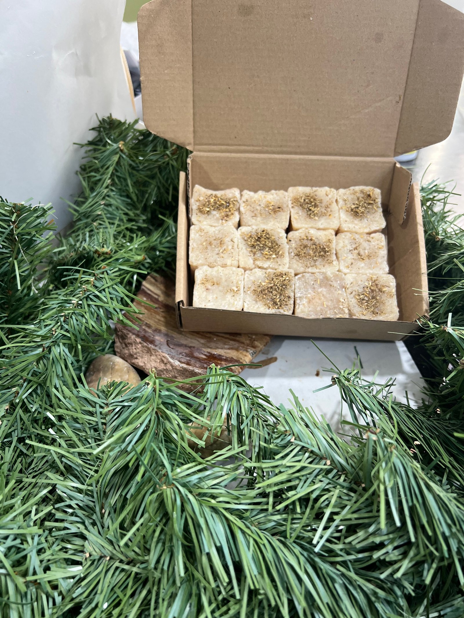 Handmade Bar soap All natural ingredients such as Olive Oil, Essential Oil, Castor Oil. Great for Exfoliating dead skins Clear black spot travel size dozen pack tsa approves size